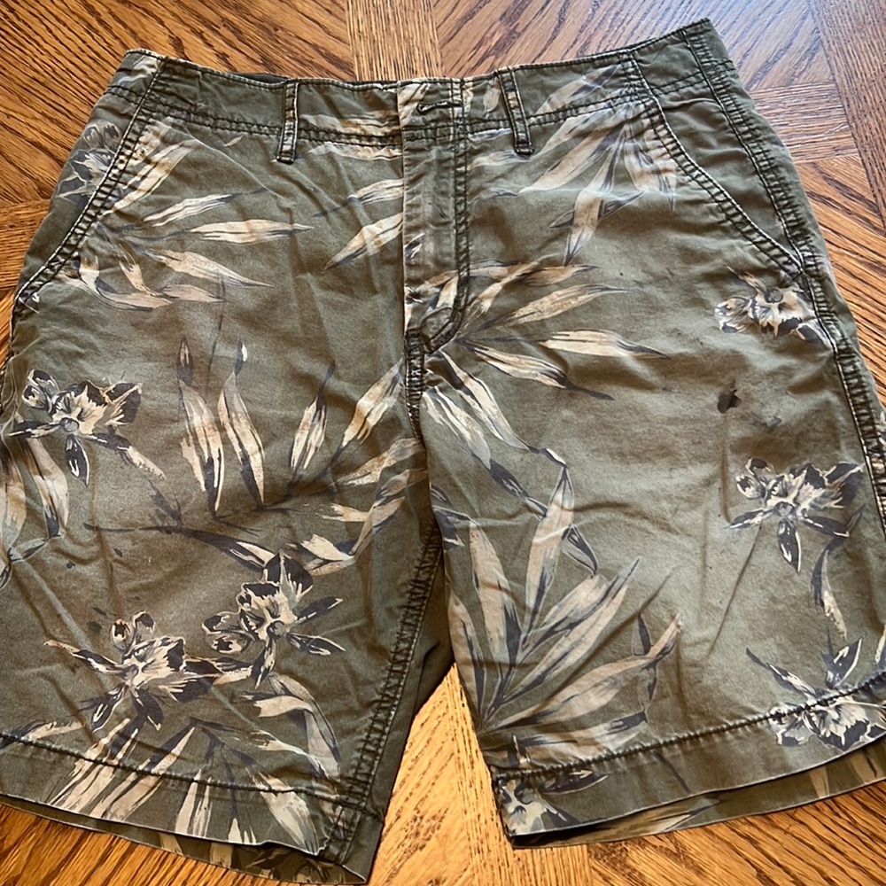 Old Navy lightweight Khaki hawaiian print shorts size 28